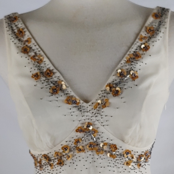 Very Vera V Neck tulle overlayered top - Picture 2 of 6